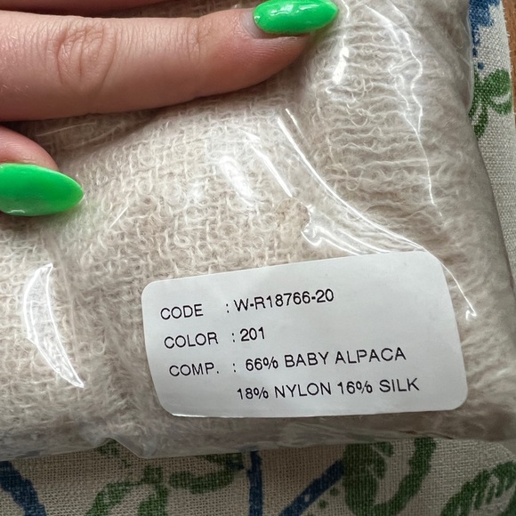 New! Frontgate Alpaca Boucle Throw Ivory 50’x 70’ - Picture 4 of 5